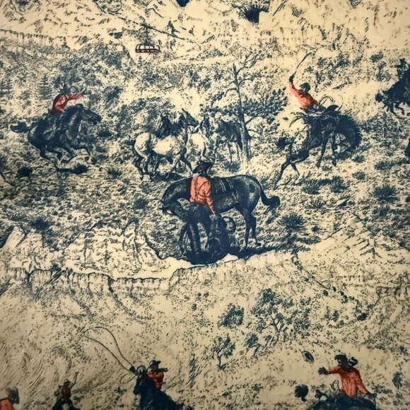 NWT Stio Women’s Puffer Vest - Lavender and Forest Green - Picture 5 of 6